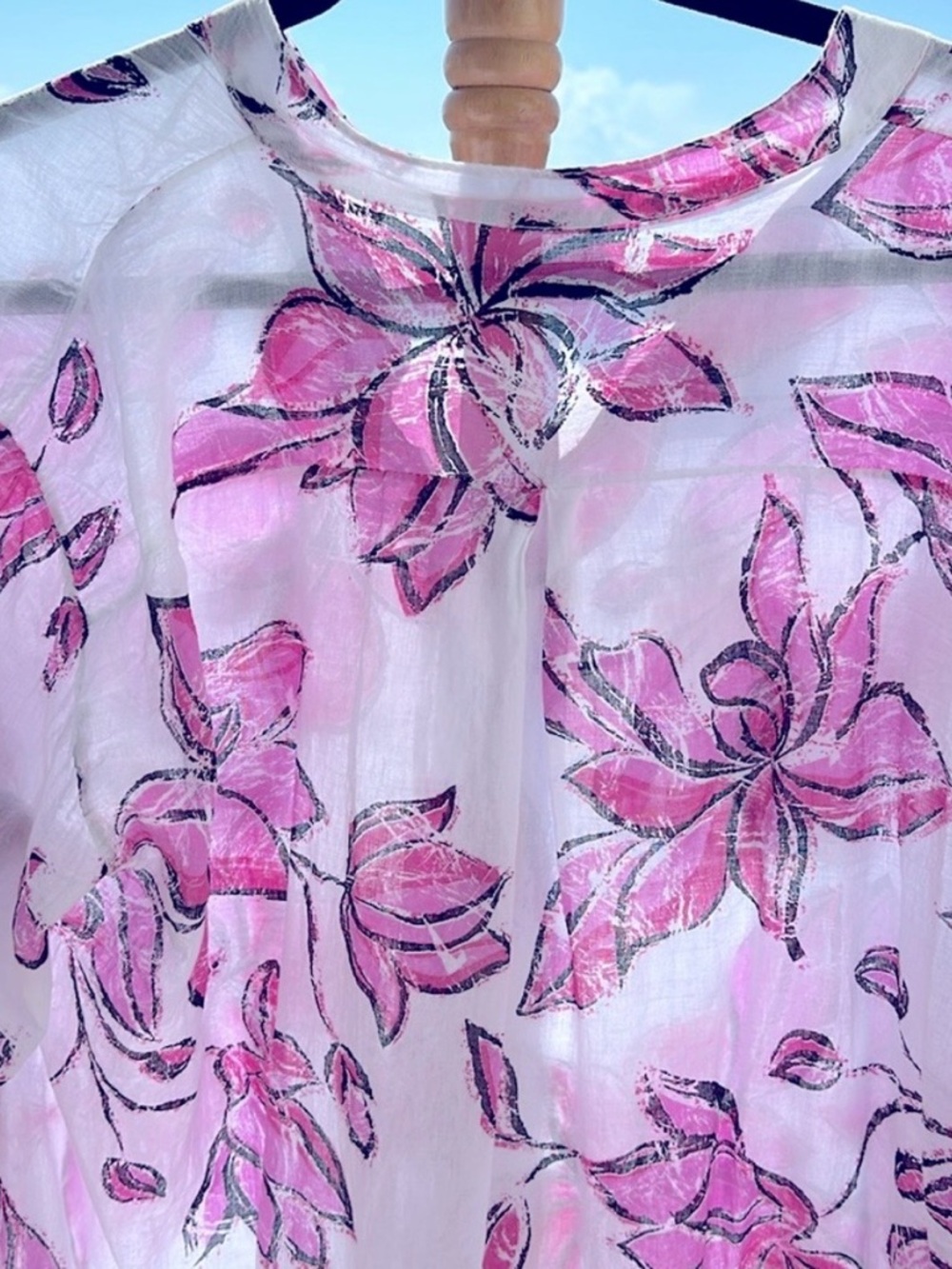 Beach coverup in beautiful pink colors - Picture 5 of 5